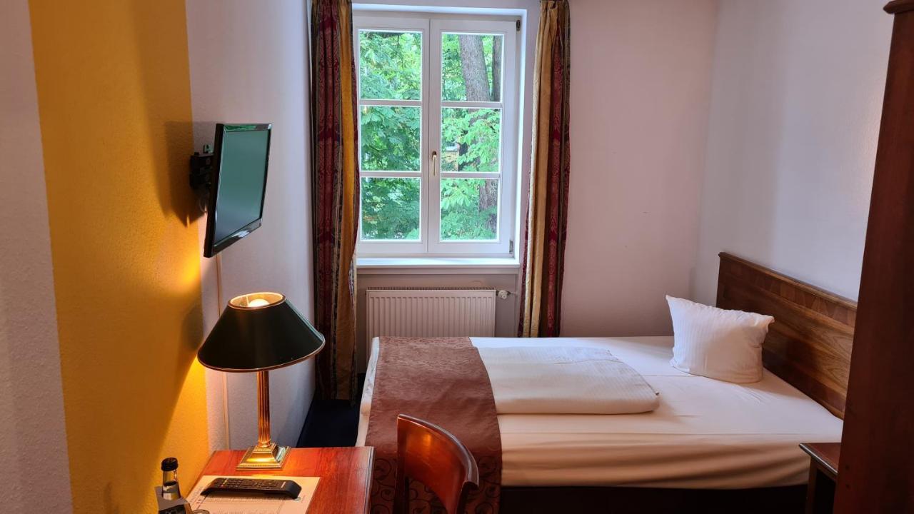 Hotel Koenigin Olga Ellwangen Exterior foto